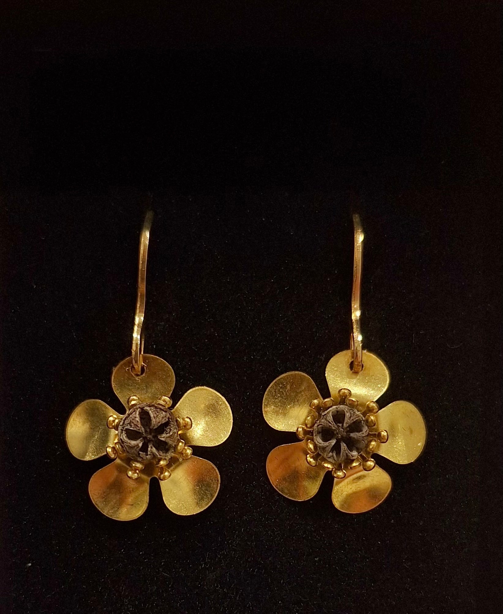 Mighty Mānuka Earrings - Gold