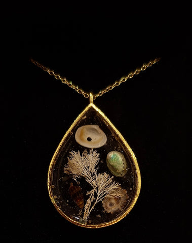 Tiny Tidal Treasures Pendant - Gold