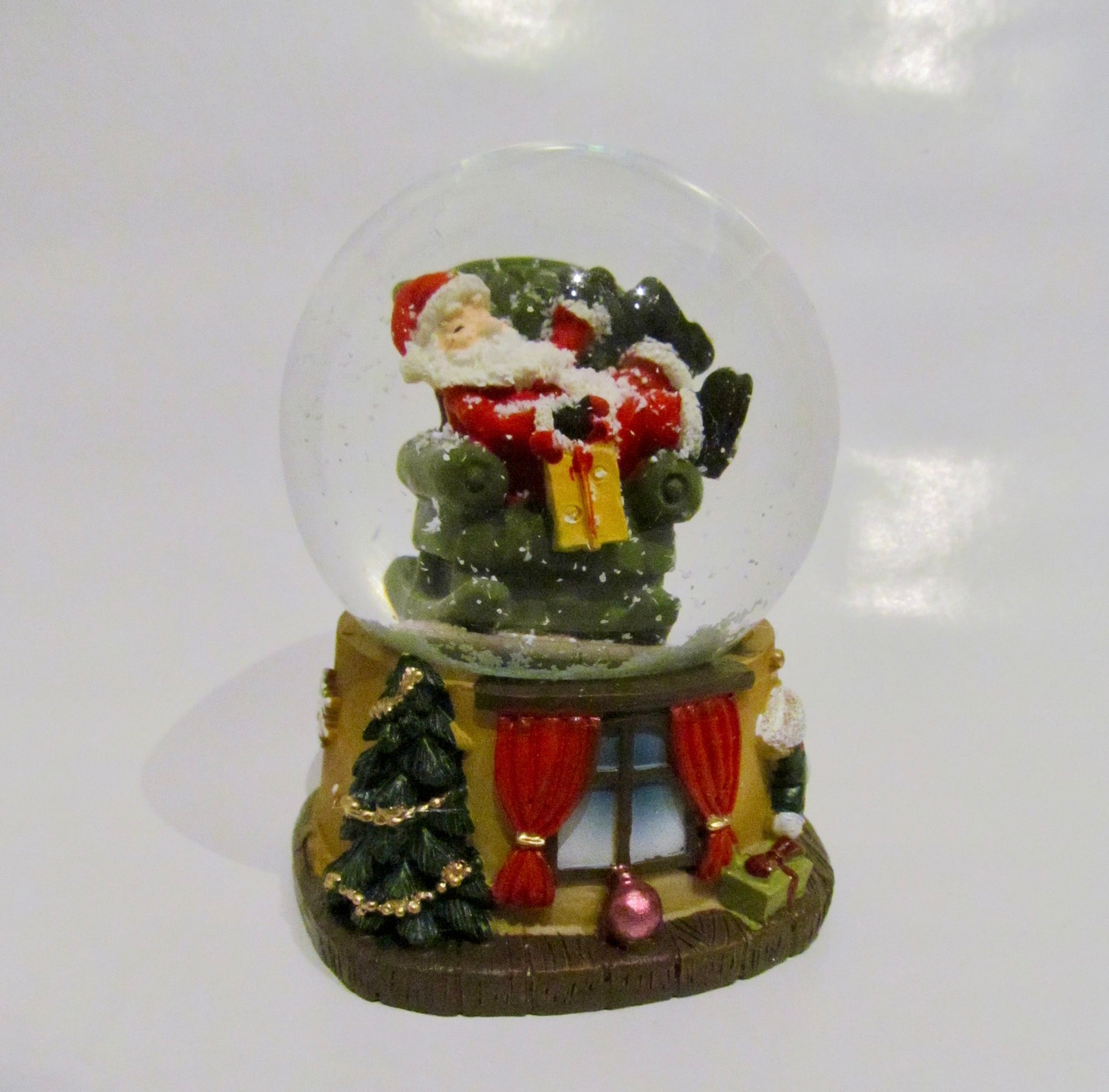 Christmas Snow Globe - Santa on His Armchair