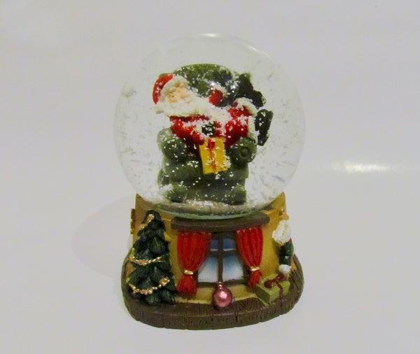 Christmas Snow Globe - Santa on His Armchair